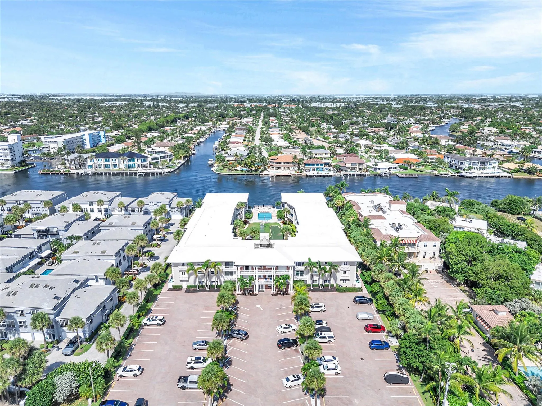 1198 Hillsboro Mile, #212