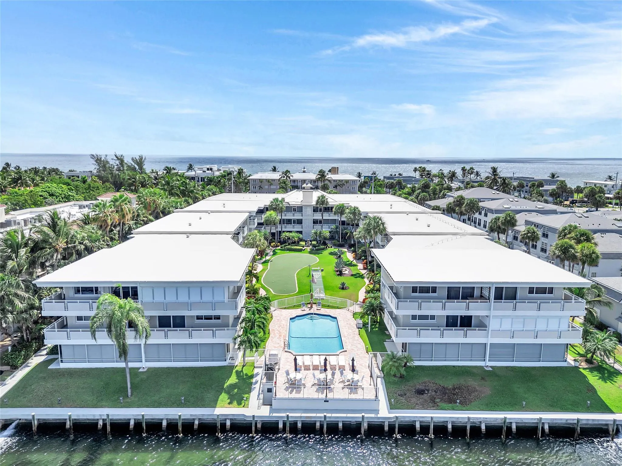 1198 Hillsboro Mile, #212