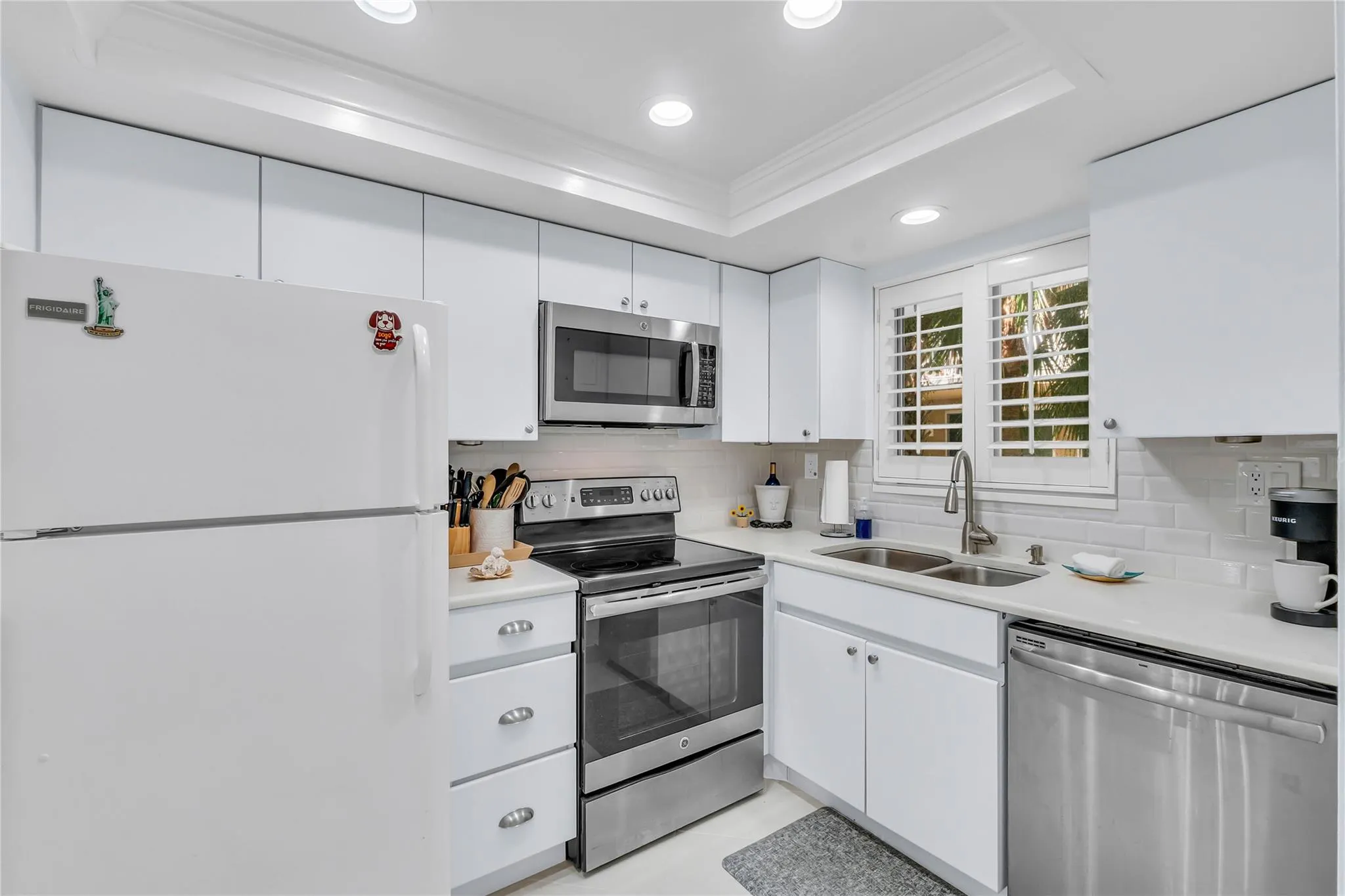 1198 Hillsboro Mile, #212