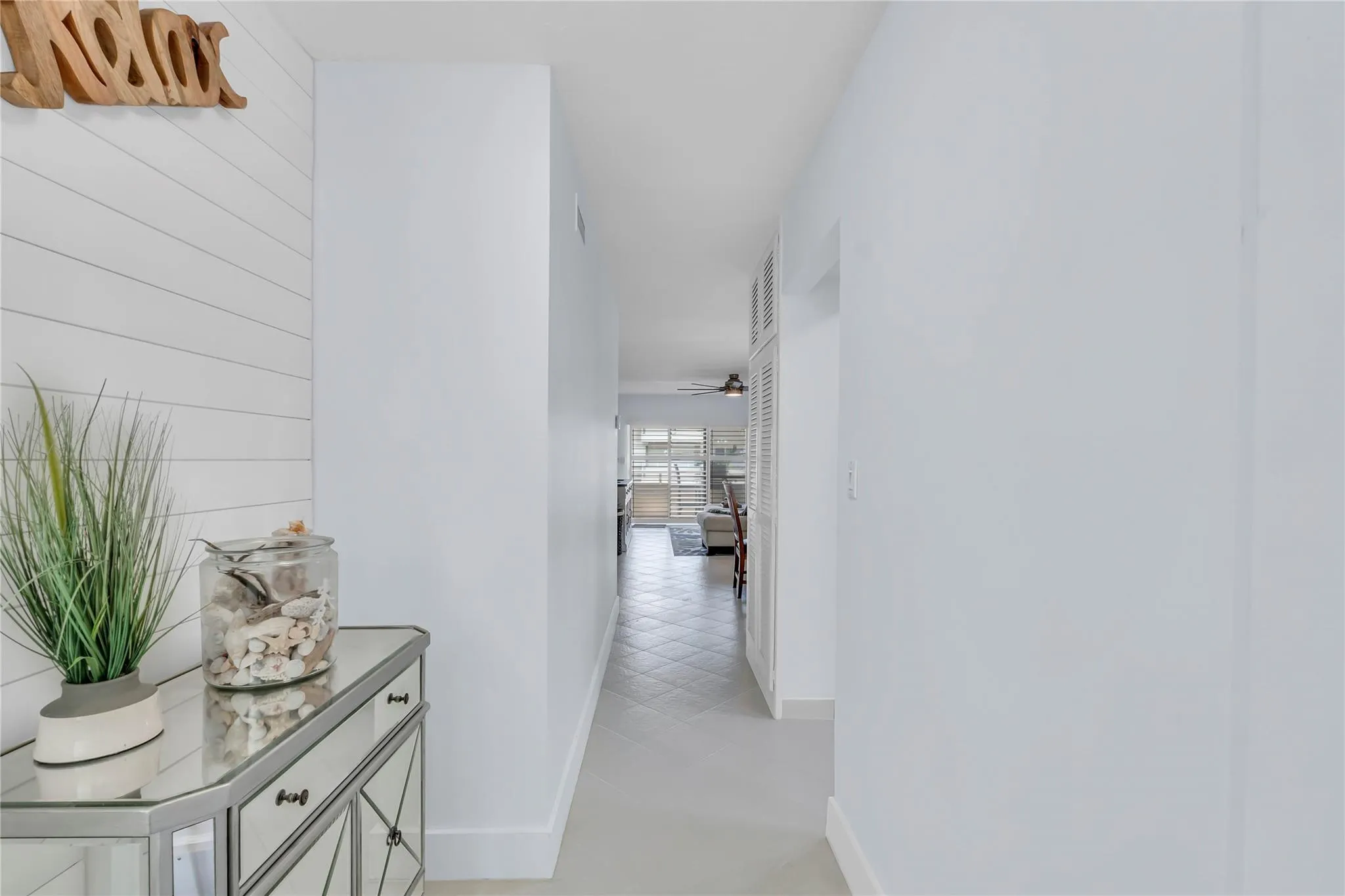 1198 Hillsboro Mile, #212
