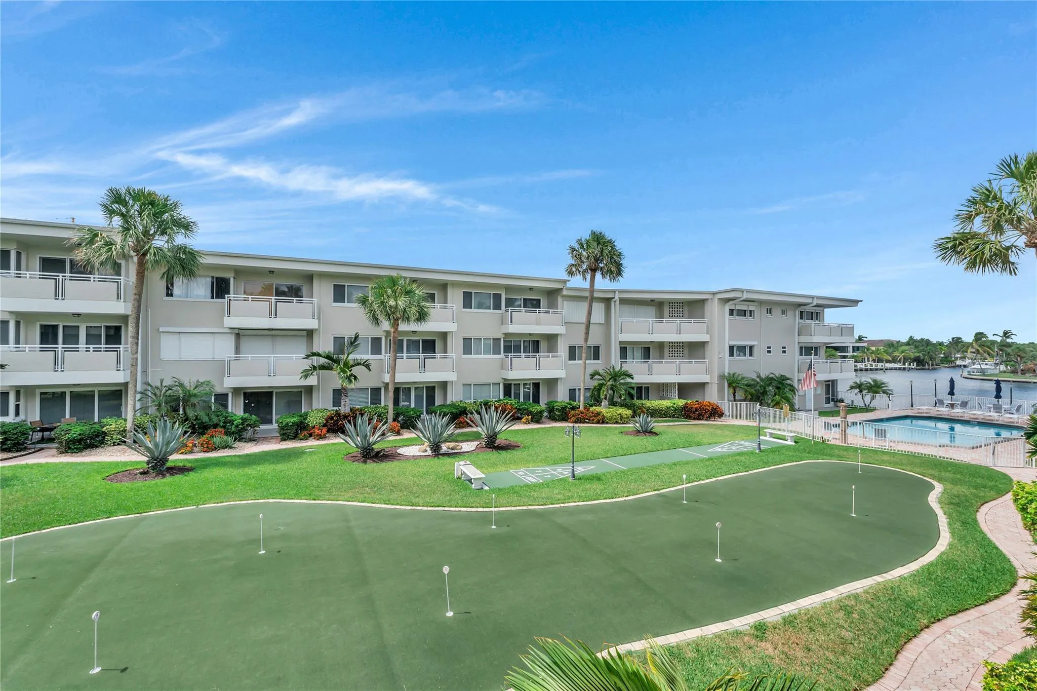 1198 Hillsboro Mile, #212