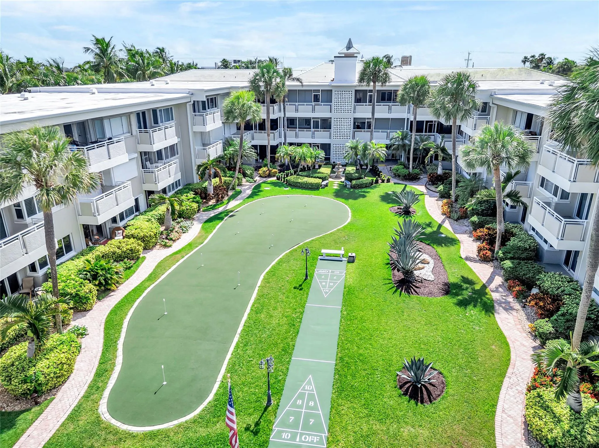 1198 Hillsboro Mile, #212