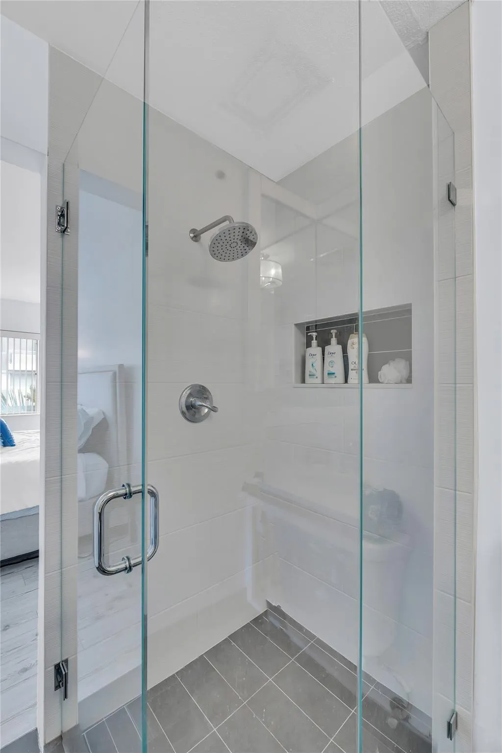 1198 Hillsboro Mile, #212