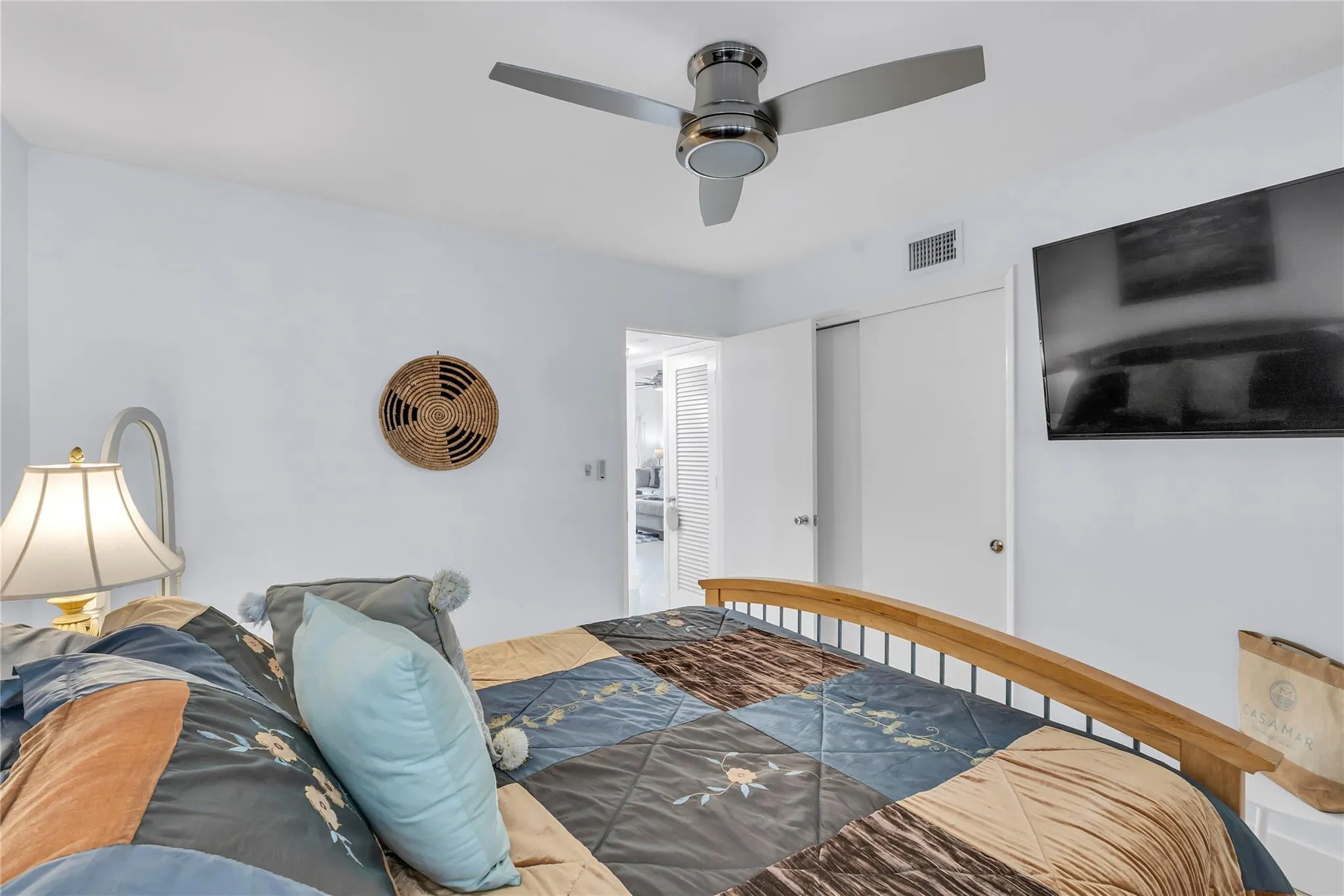 1198 Hillsboro Mile, #212