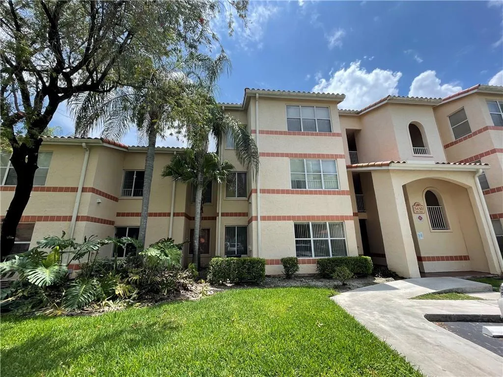 3430 Pinewalk Dr N, #613