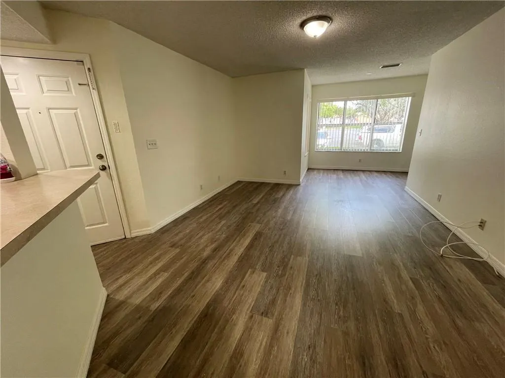3430 Pinewalk Dr N, #613