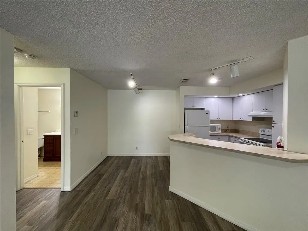 3430 Pinewalk Dr N, #613