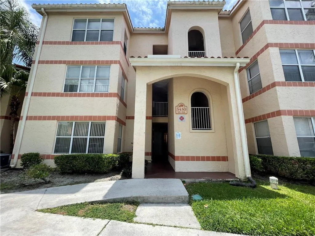 3430 Pinewalk Dr N, #613