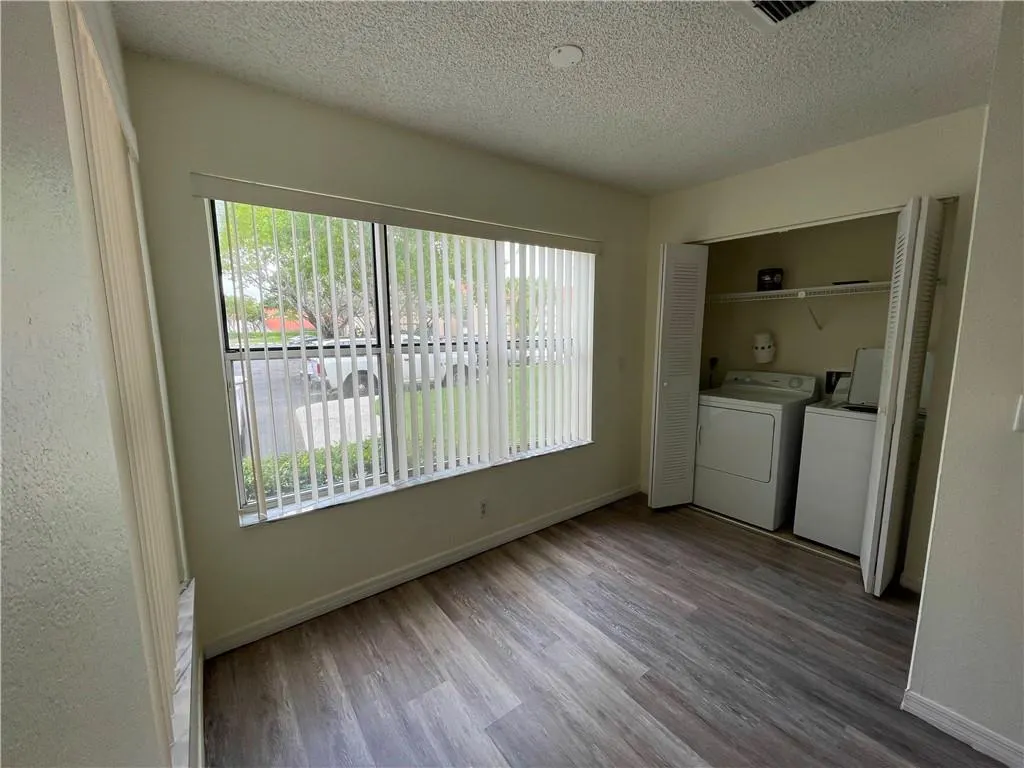 3430 Pinewalk Dr N, #613