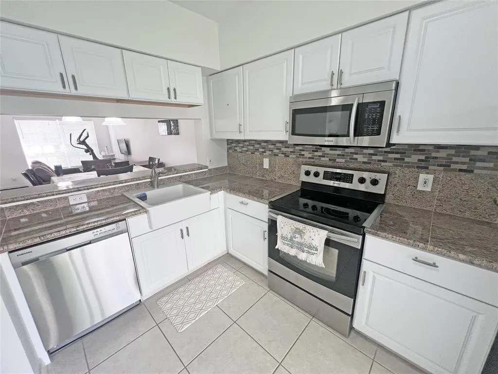 173 SW 96th Ave