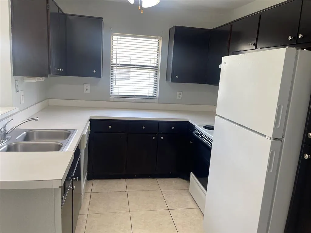 4090 N Pine Island Rd, #303