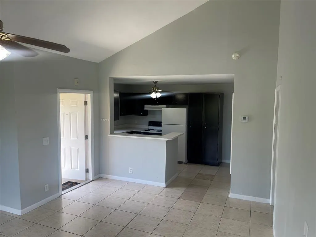 4090 N Pine Island Rd, #303