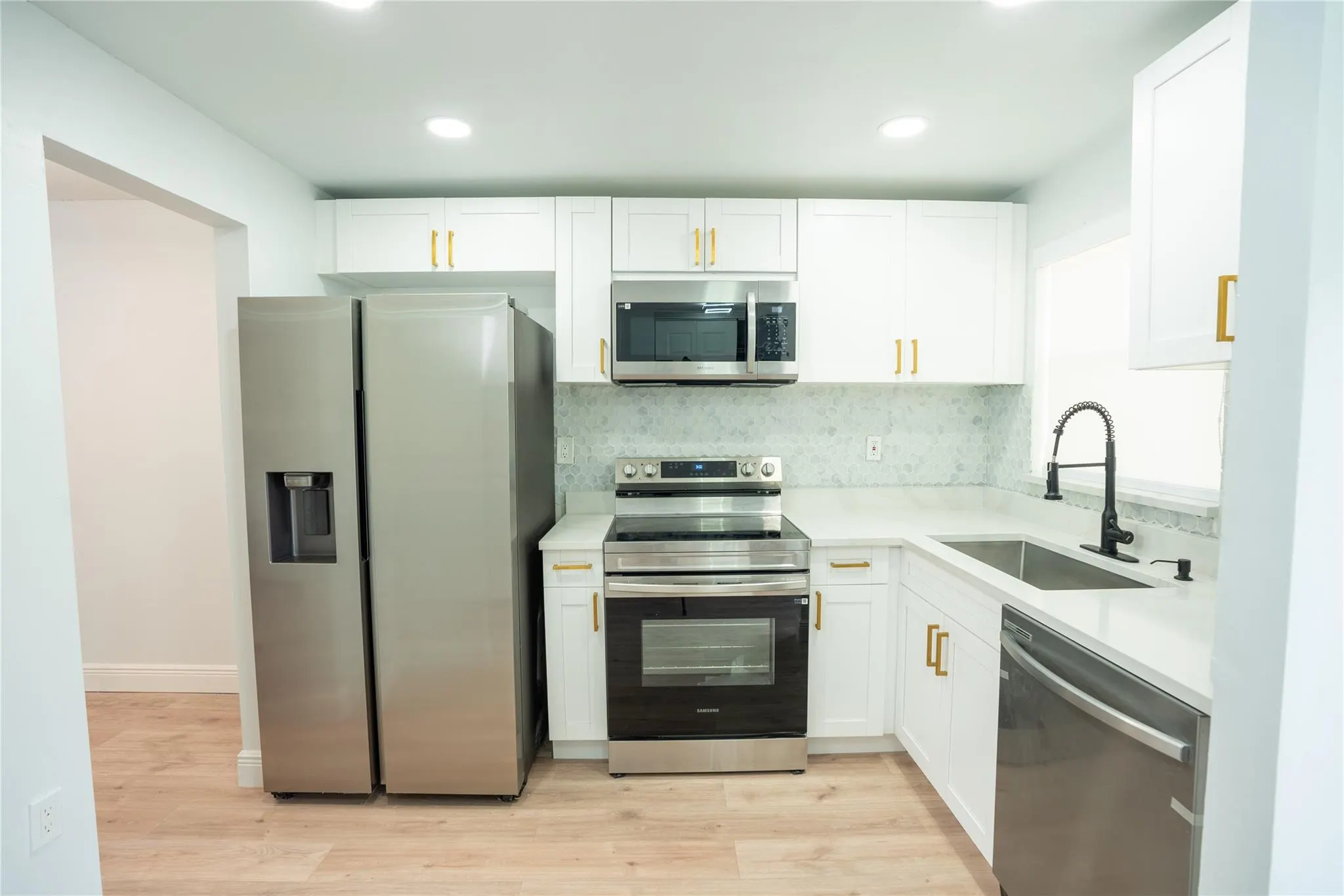 2780 N Pine Island Rd, #211