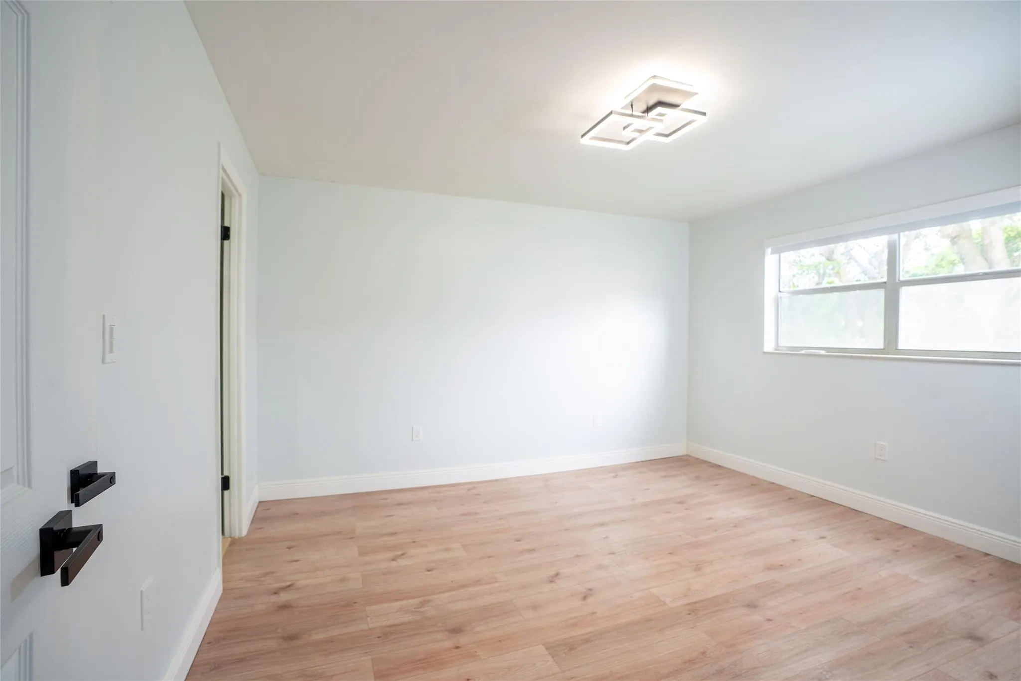 2780 N Pine Island Rd, #211