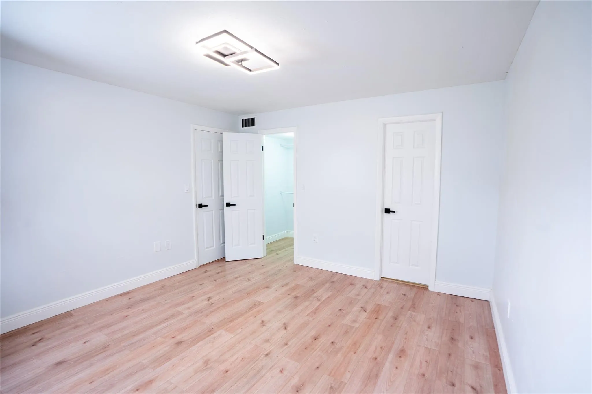 2780 N Pine Island Rd, #211