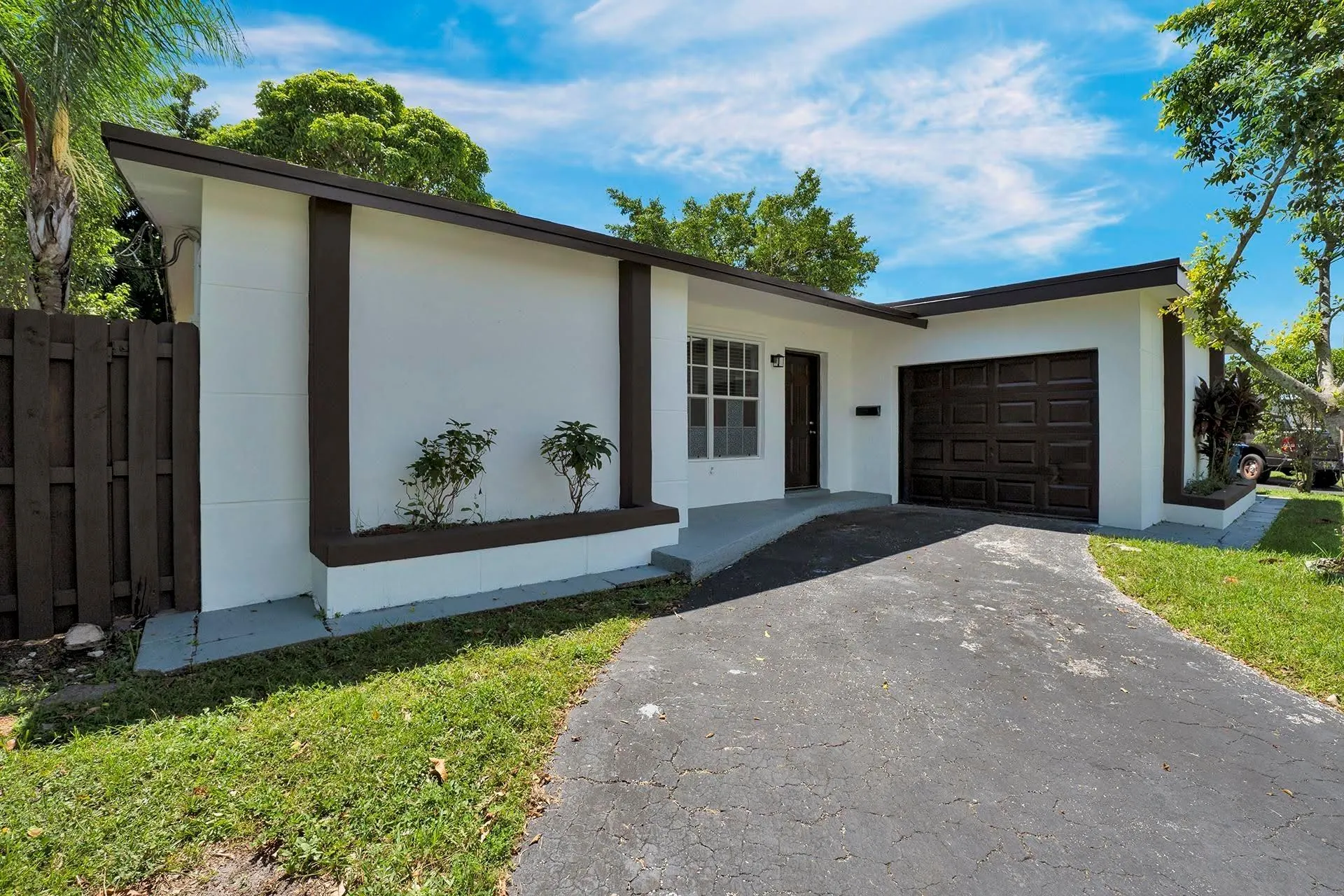 8360 NW 25th Ct