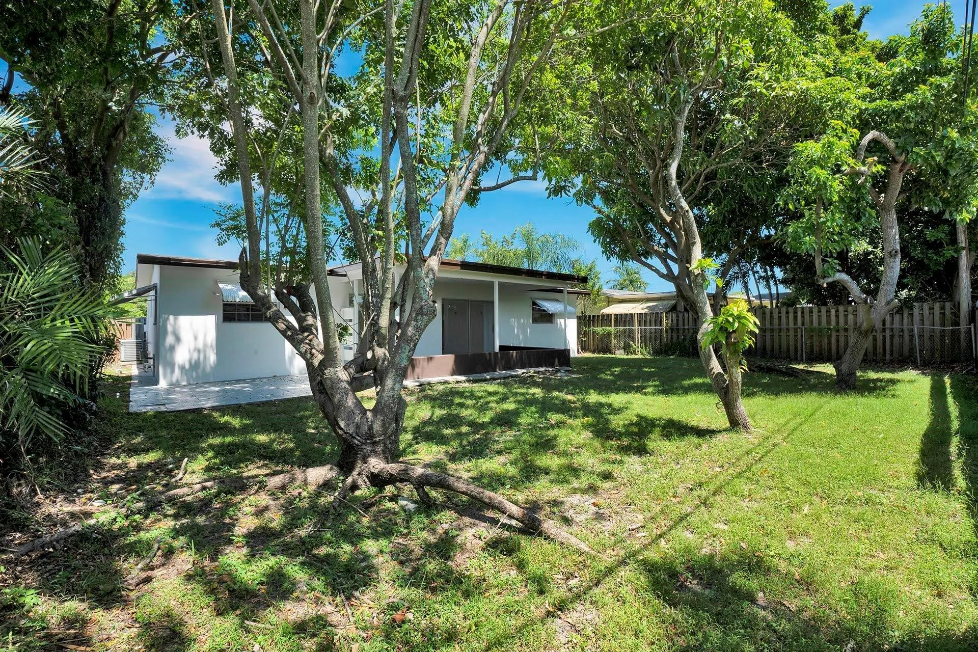 8360 NW 25th Ct