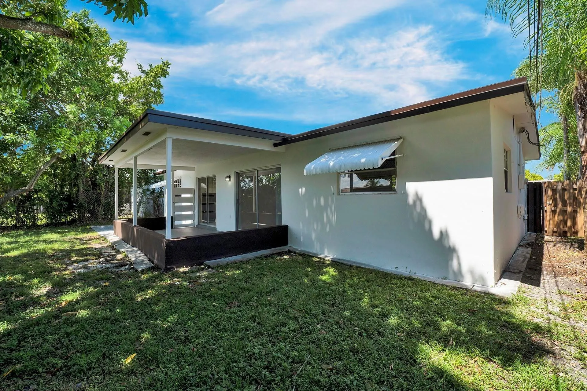 8360 NW 25th Ct