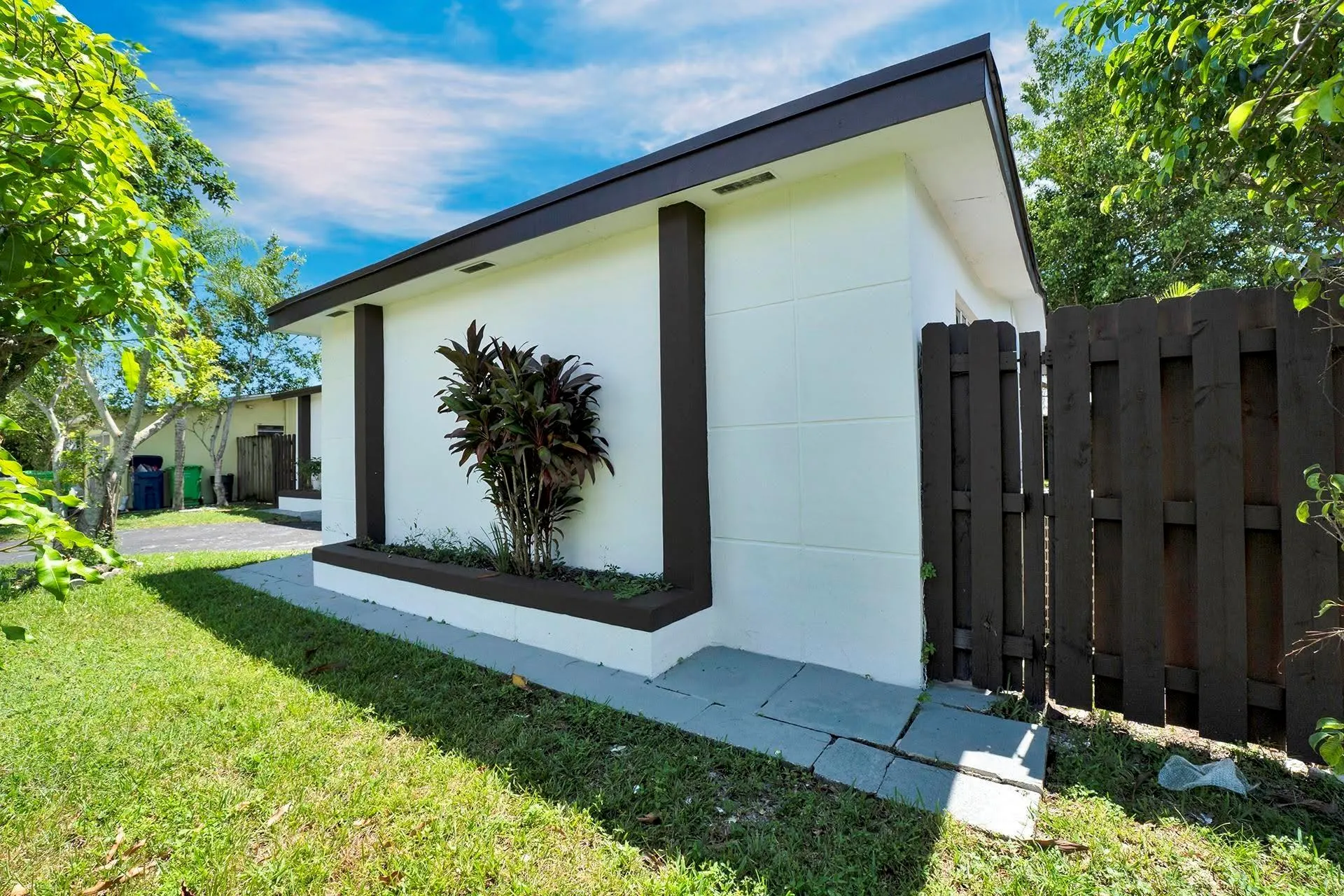 8360 NW 25th Ct