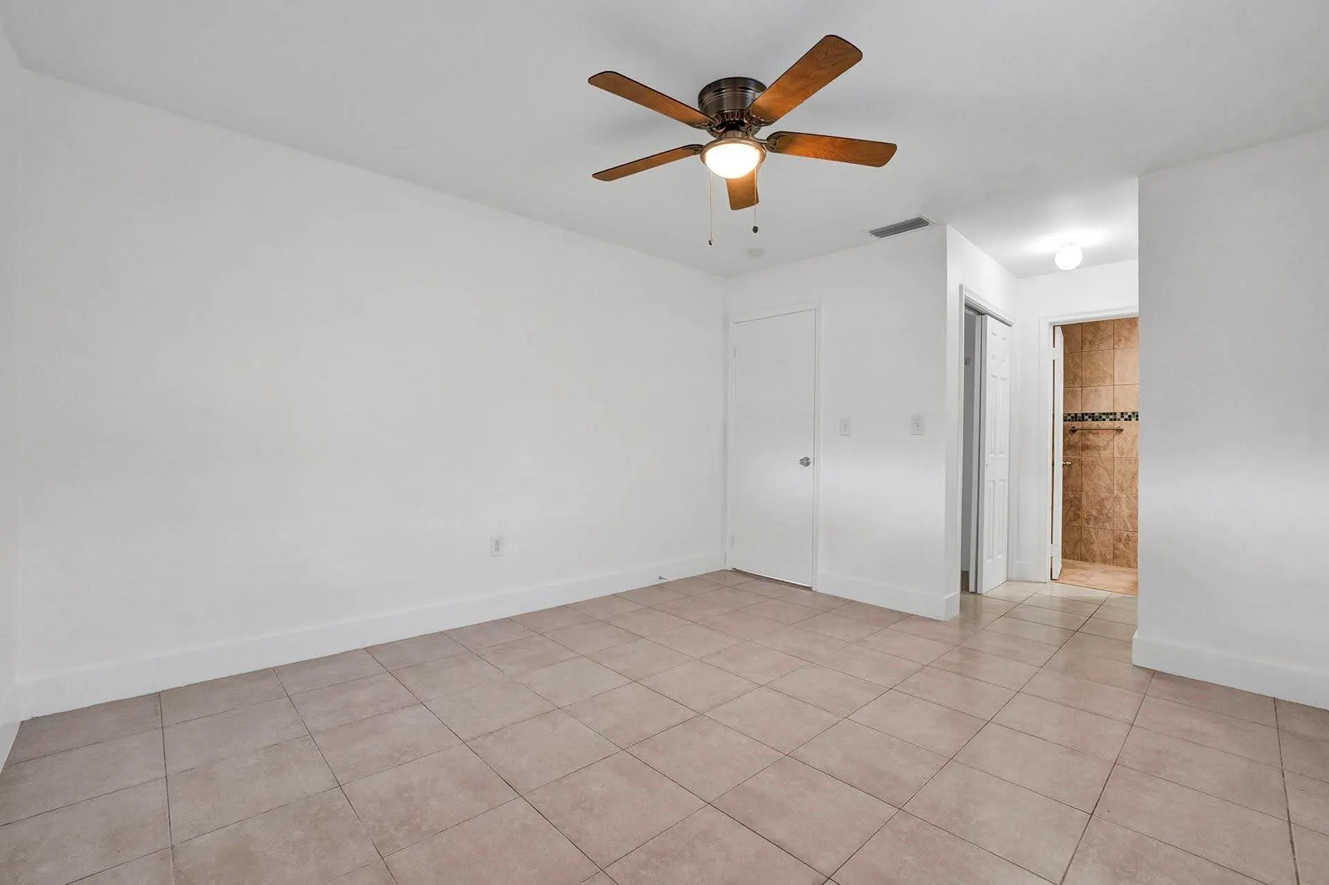 8360 NW 25th Ct