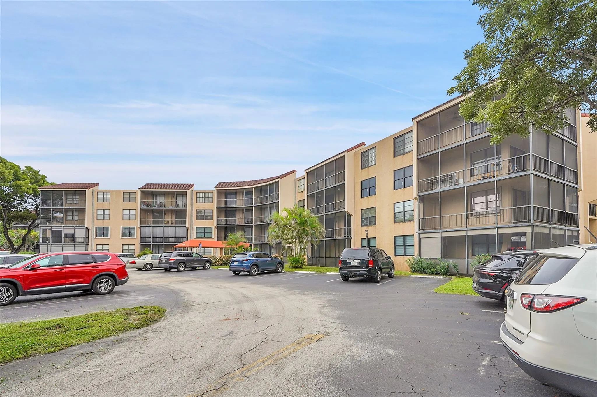 3900 N Hills Dr, #301
