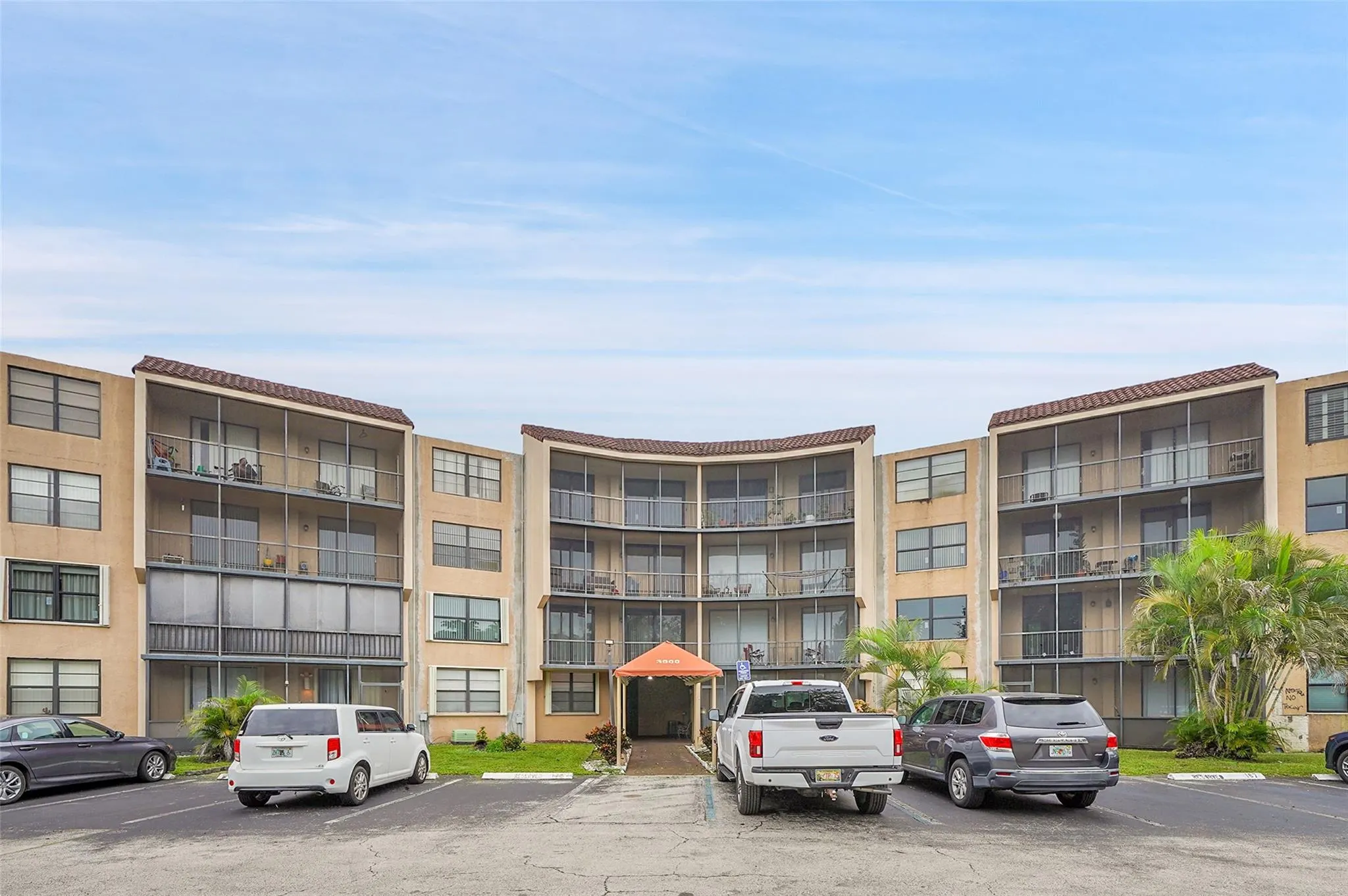 3900 N Hills Dr, #301