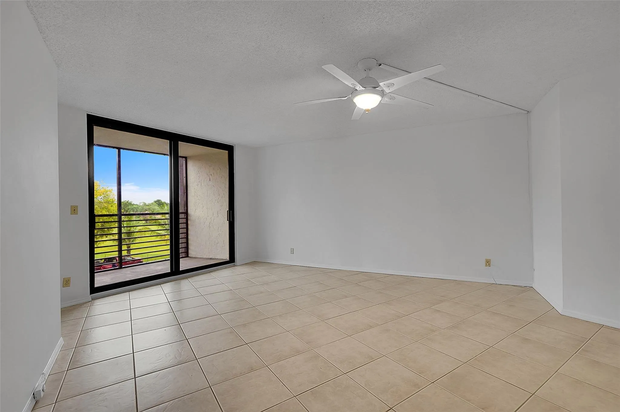 3900 N Hills Dr, #301
