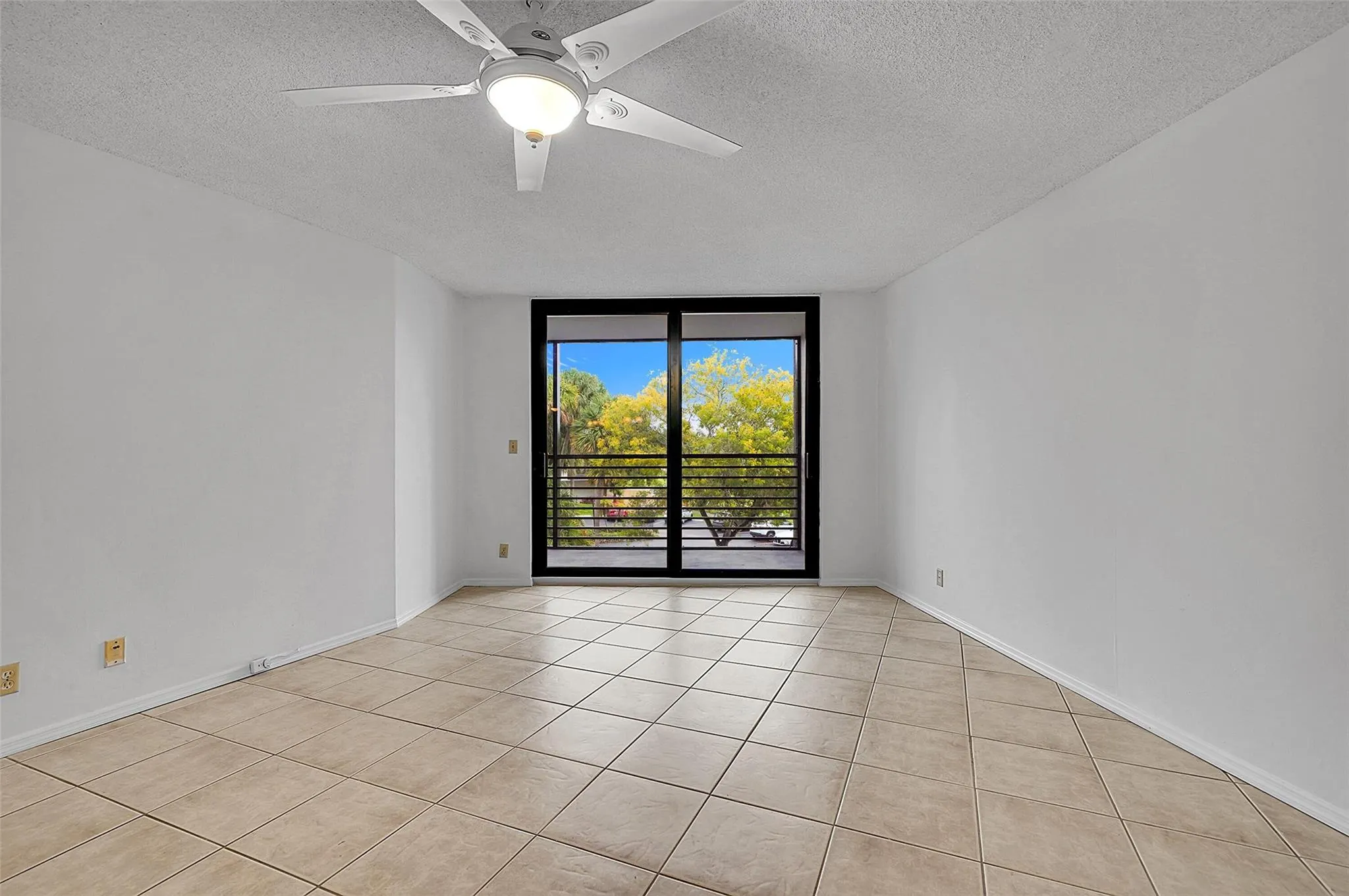 3900 N Hills Dr, #301