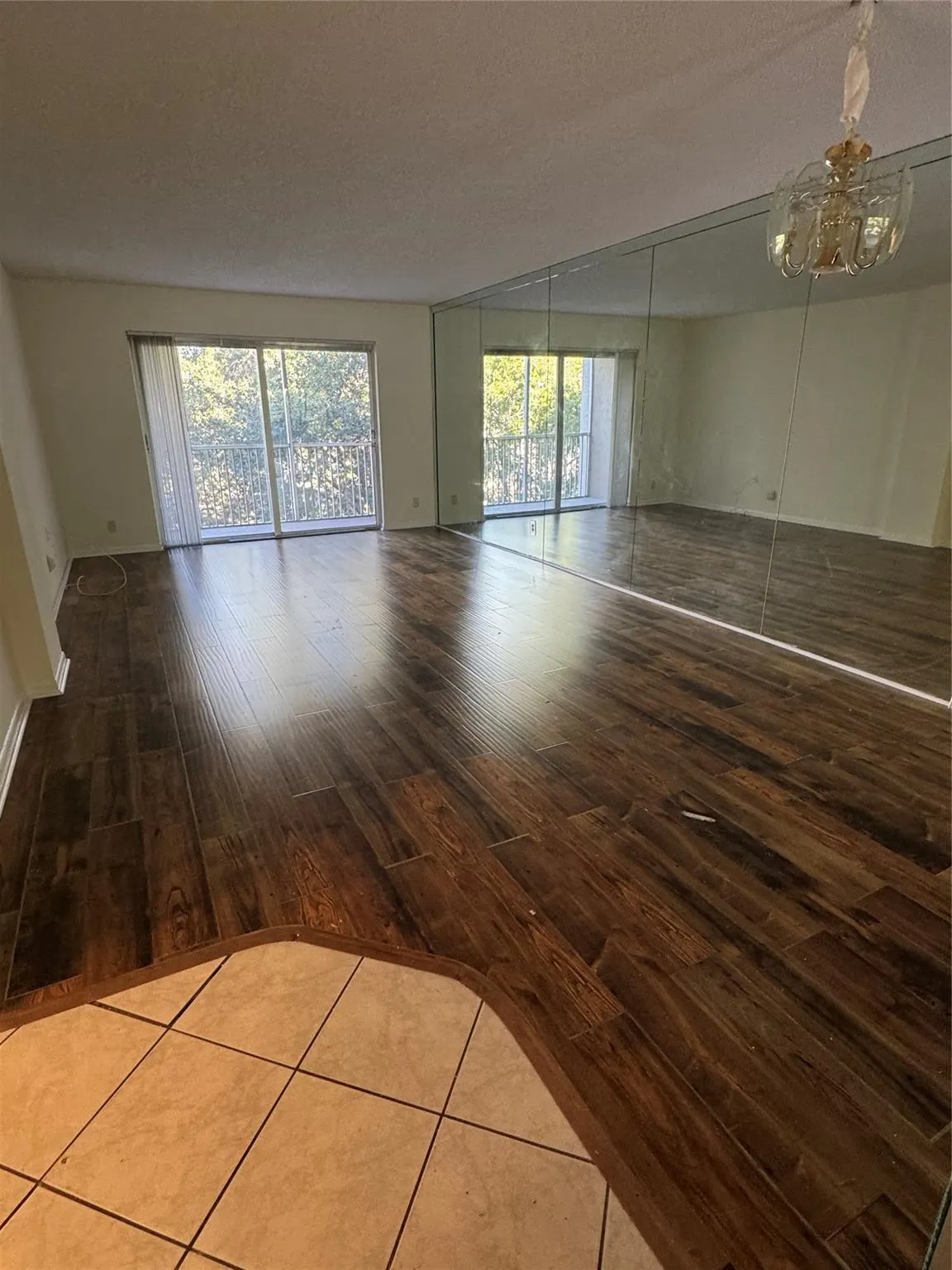1075 Riverside Dr, #406