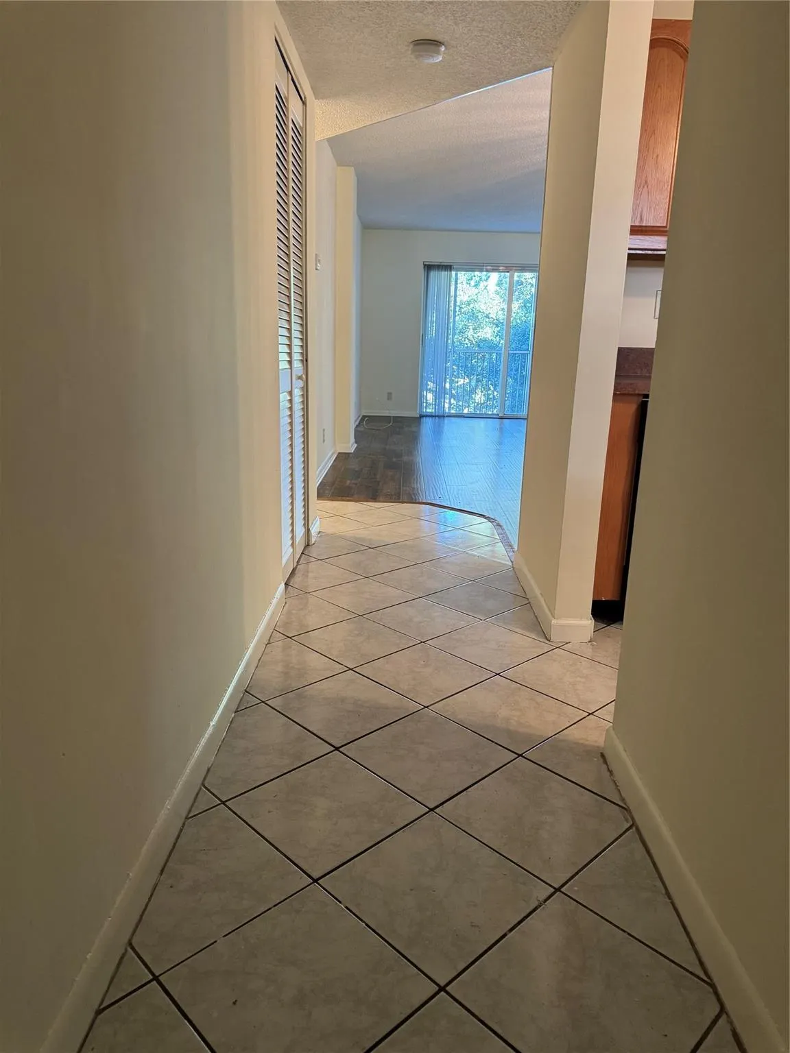 1075 Riverside Dr, #406