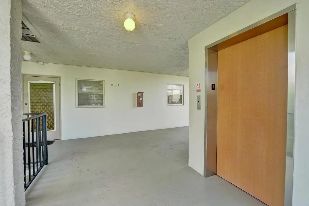 9230 Lagoon Pl, #406