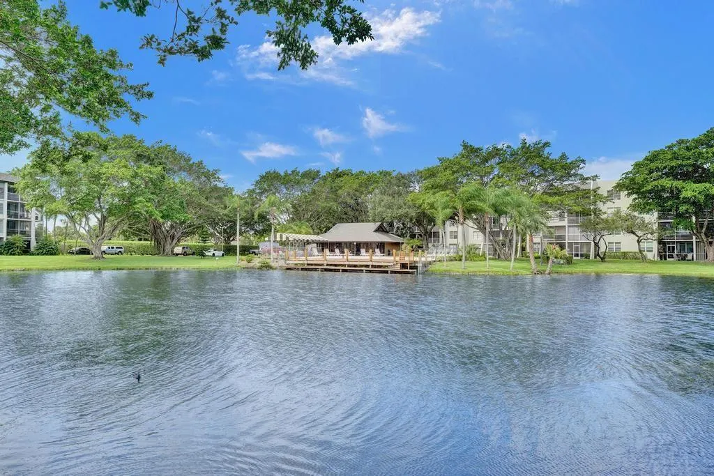 9230 Lagoon Pl, #406
