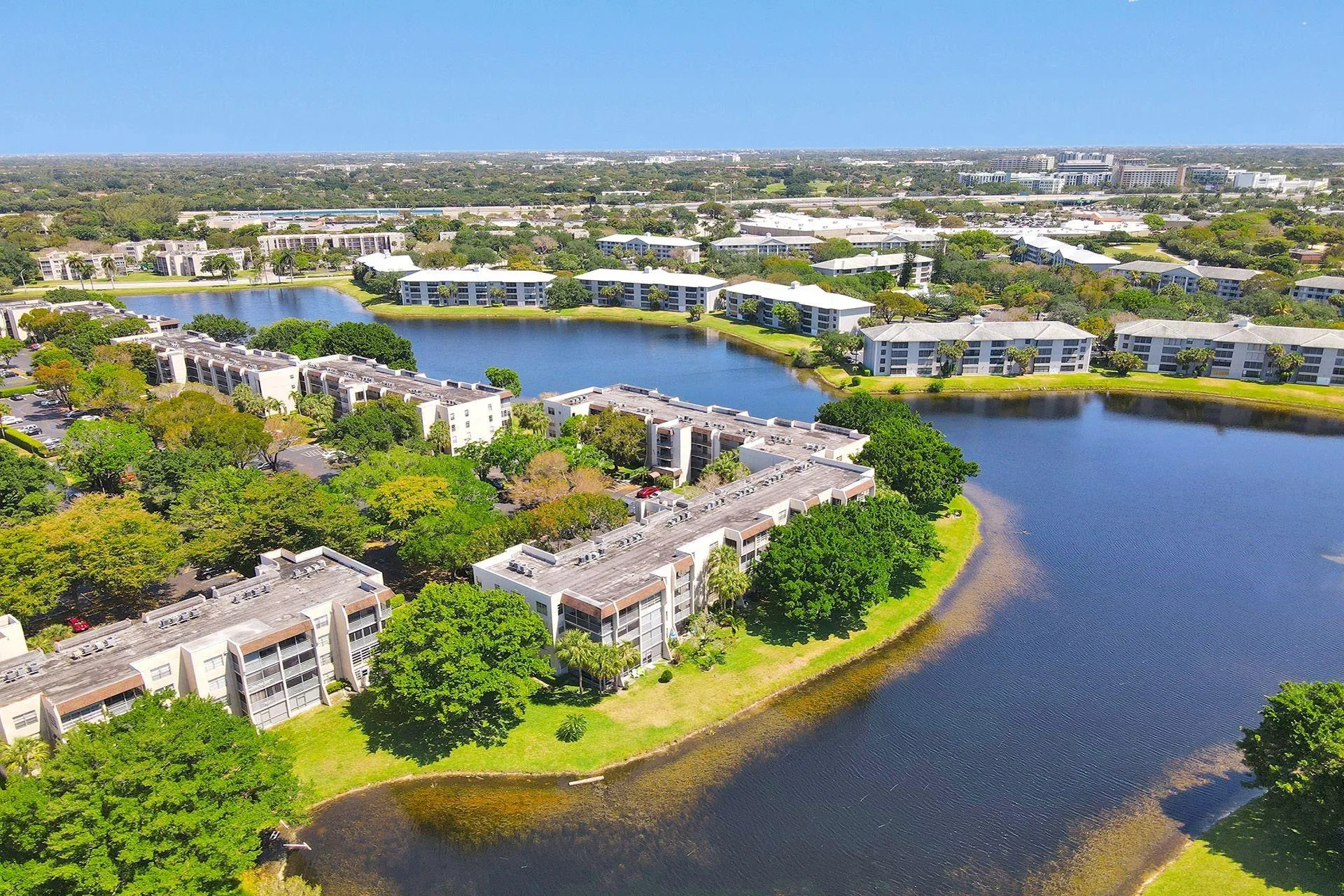 9230 Lagoon Pl, #406