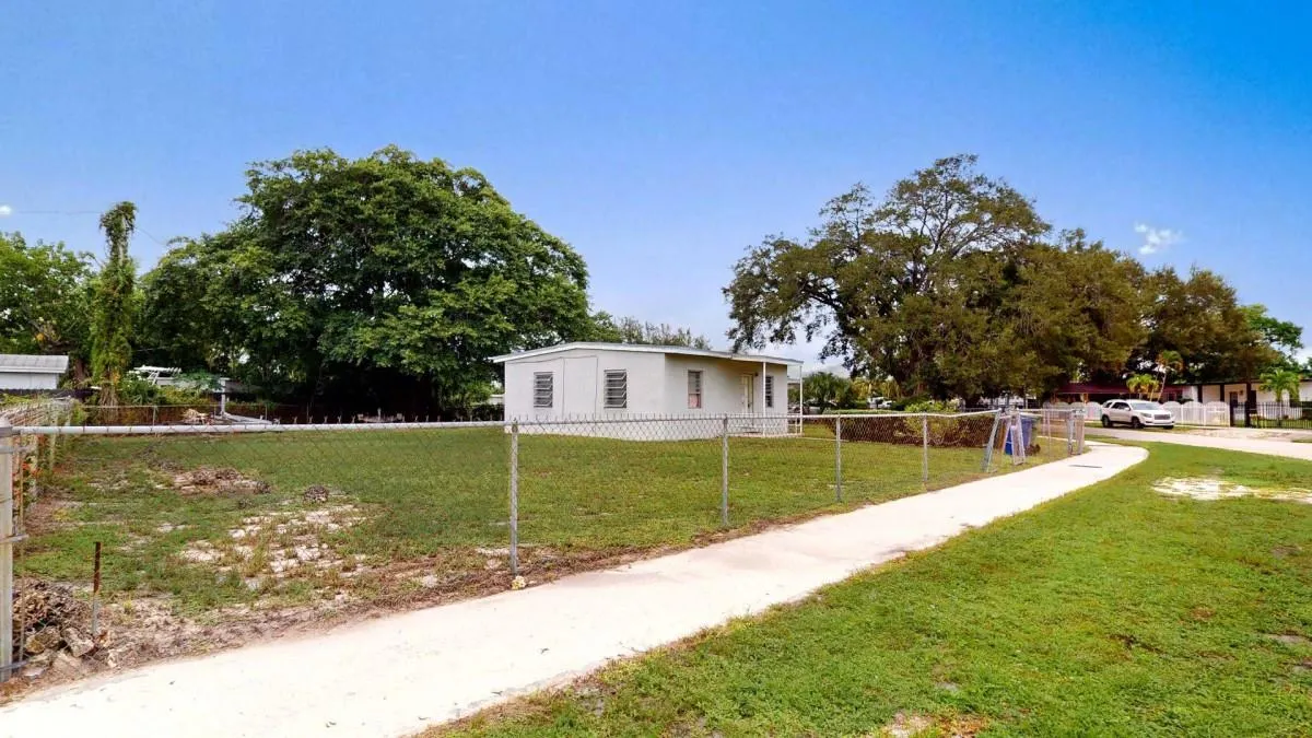16320 NW 19th Ct