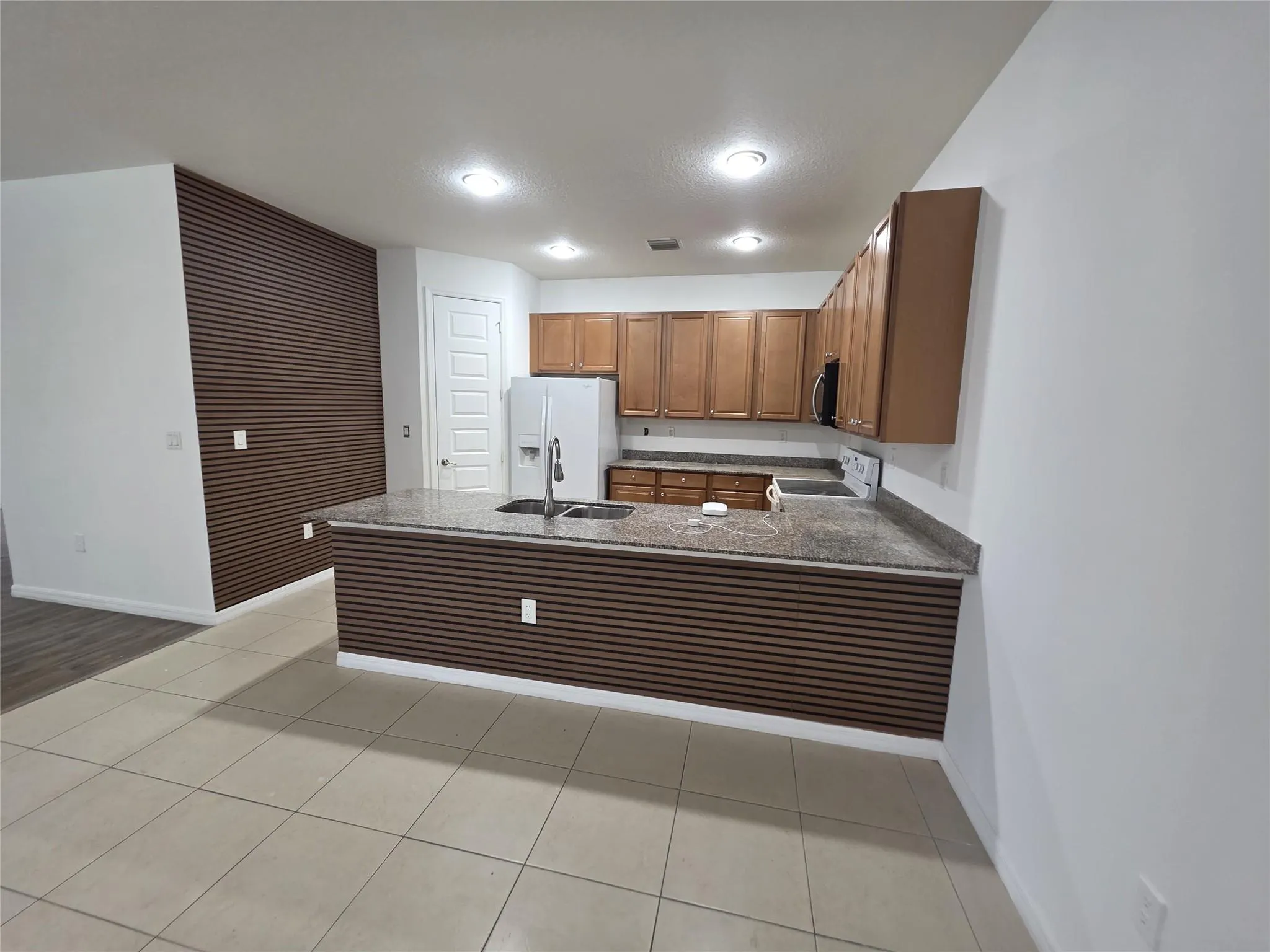 19117 NE 8th Ct