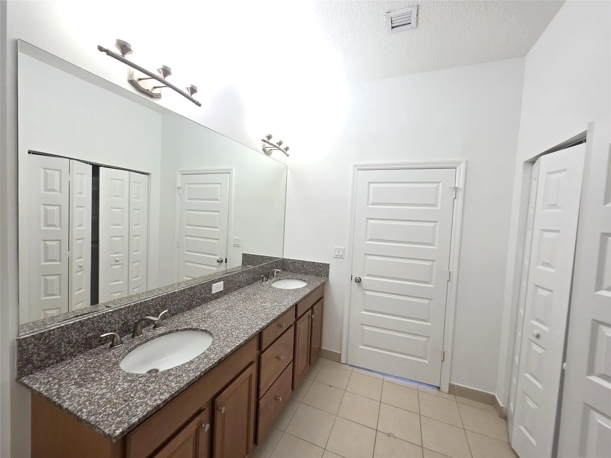 19117 NE 8th Ct
