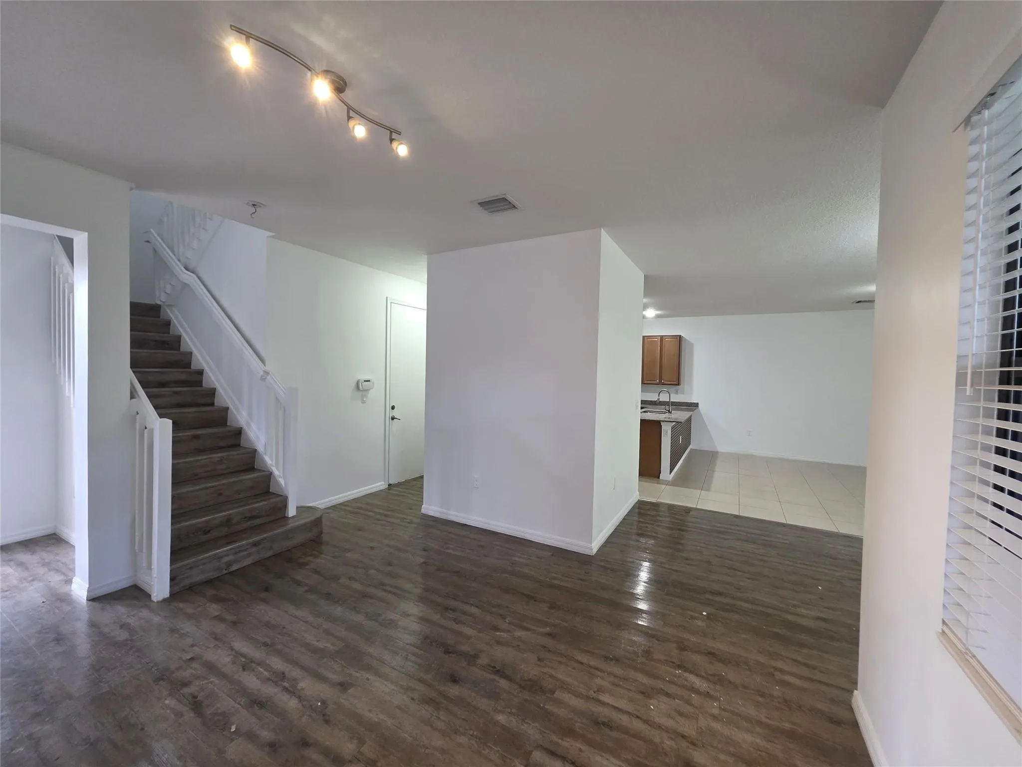 19117 NE 8th Ct