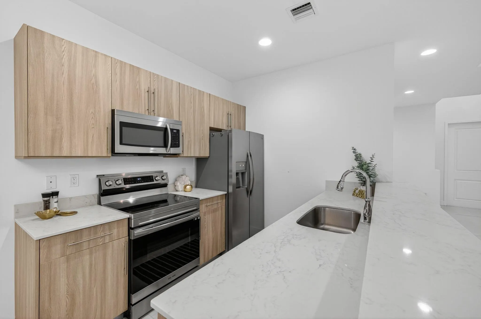 737 SE 1st Ct, #737