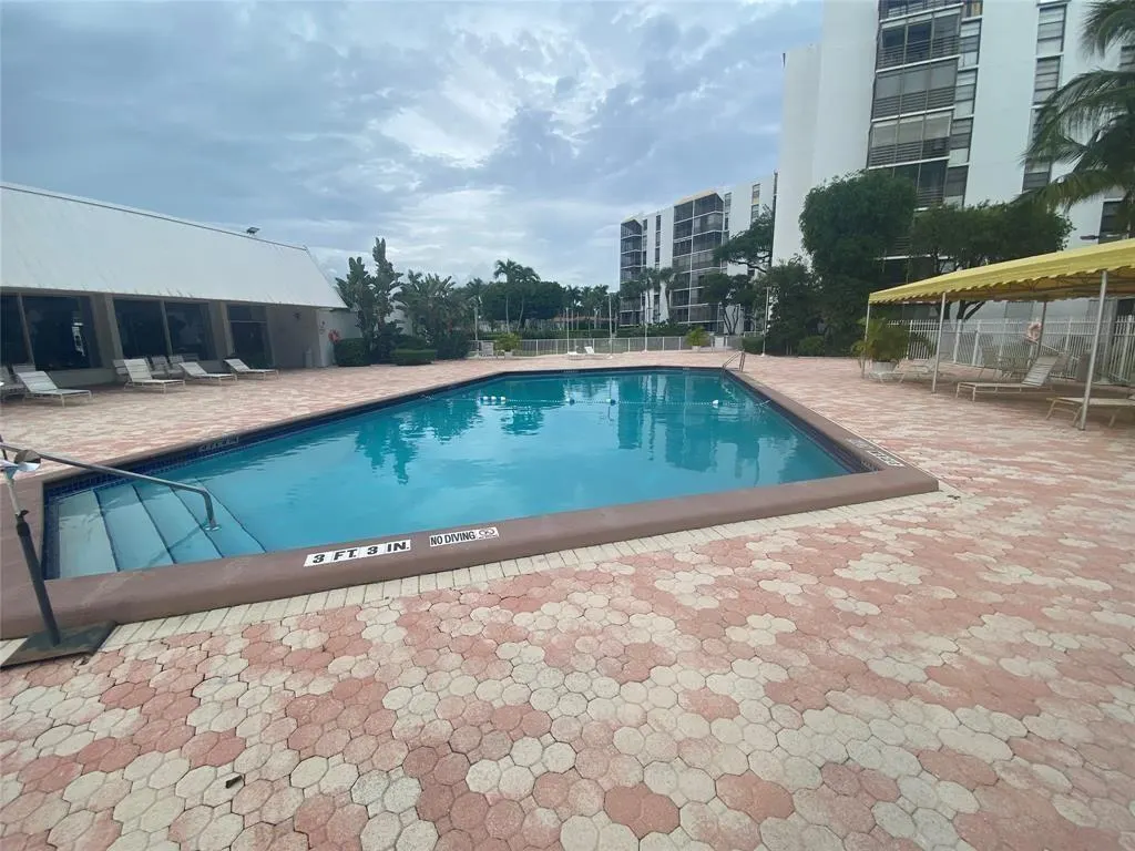 20400 W Country Club Dr, #417