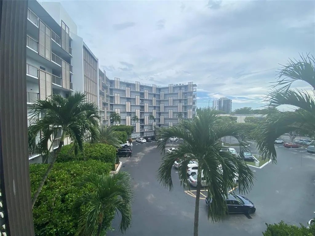 20400 W Country Club Dr, #417