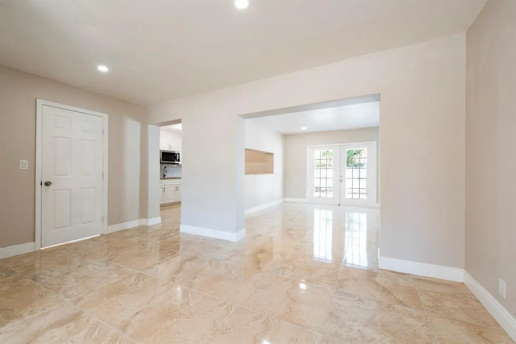 1031 SW 6th Way