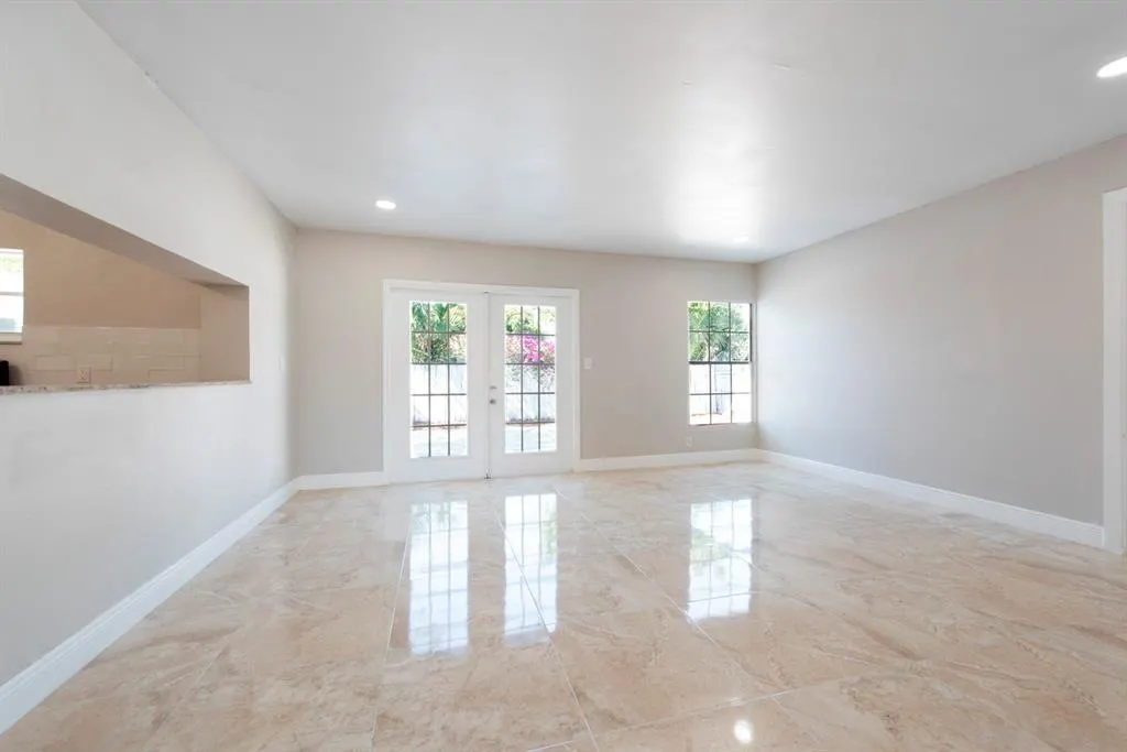 1031 SW 6th Way