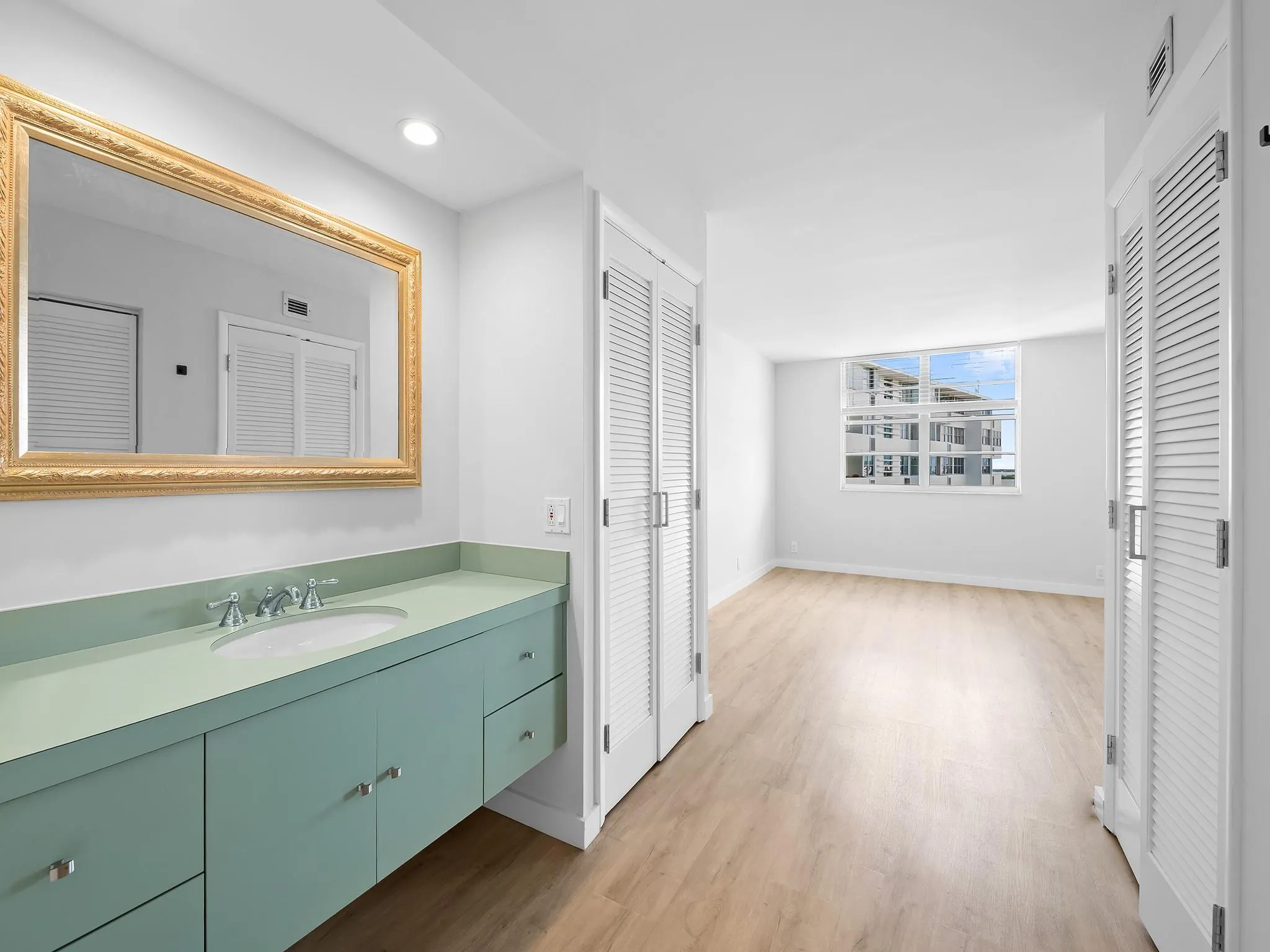 5 Island Ave, #12B