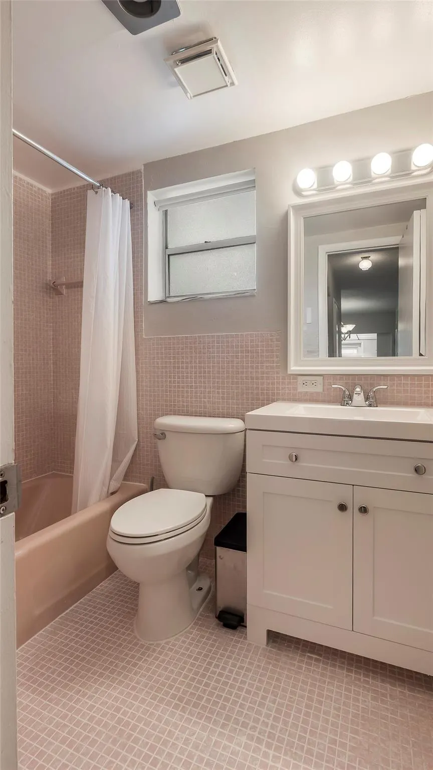 1855 Plunkett St, #304