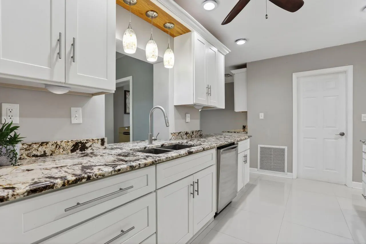 6800 NW 75th St