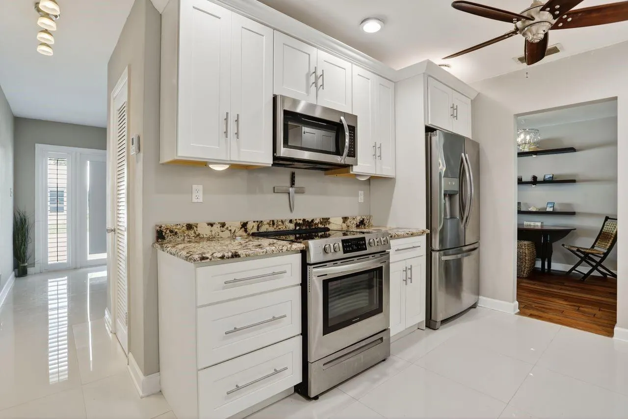 6800 NW 75th St