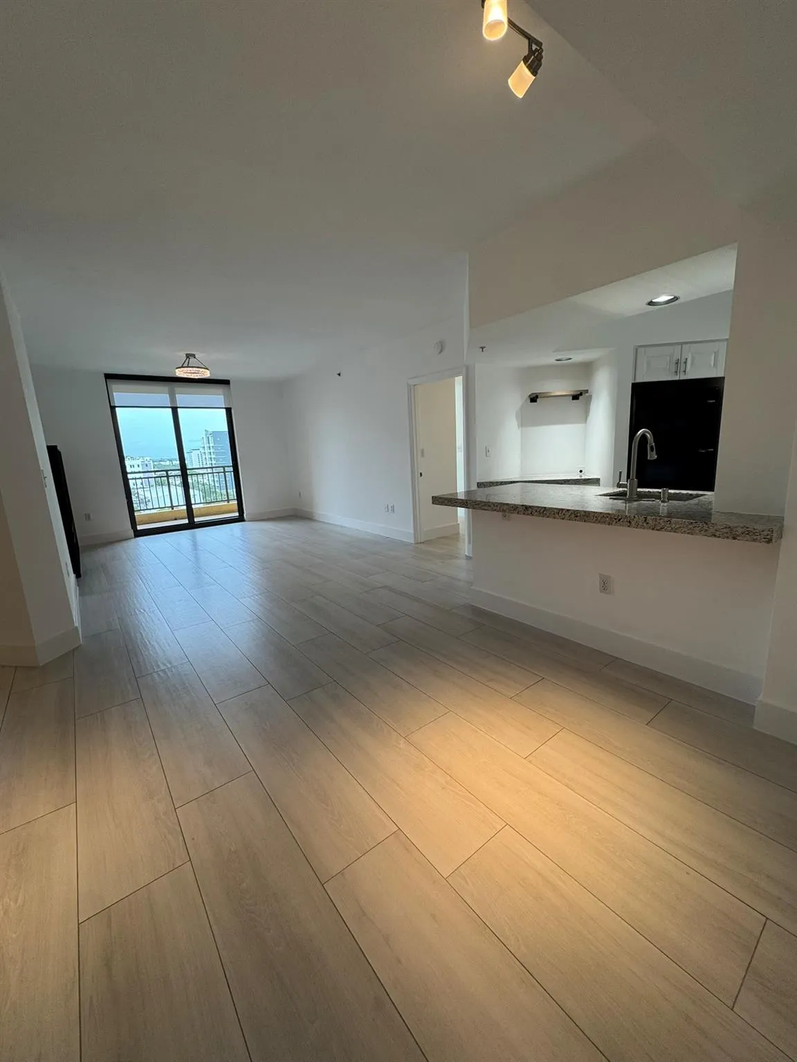 110 N Federal Hwy, #1002