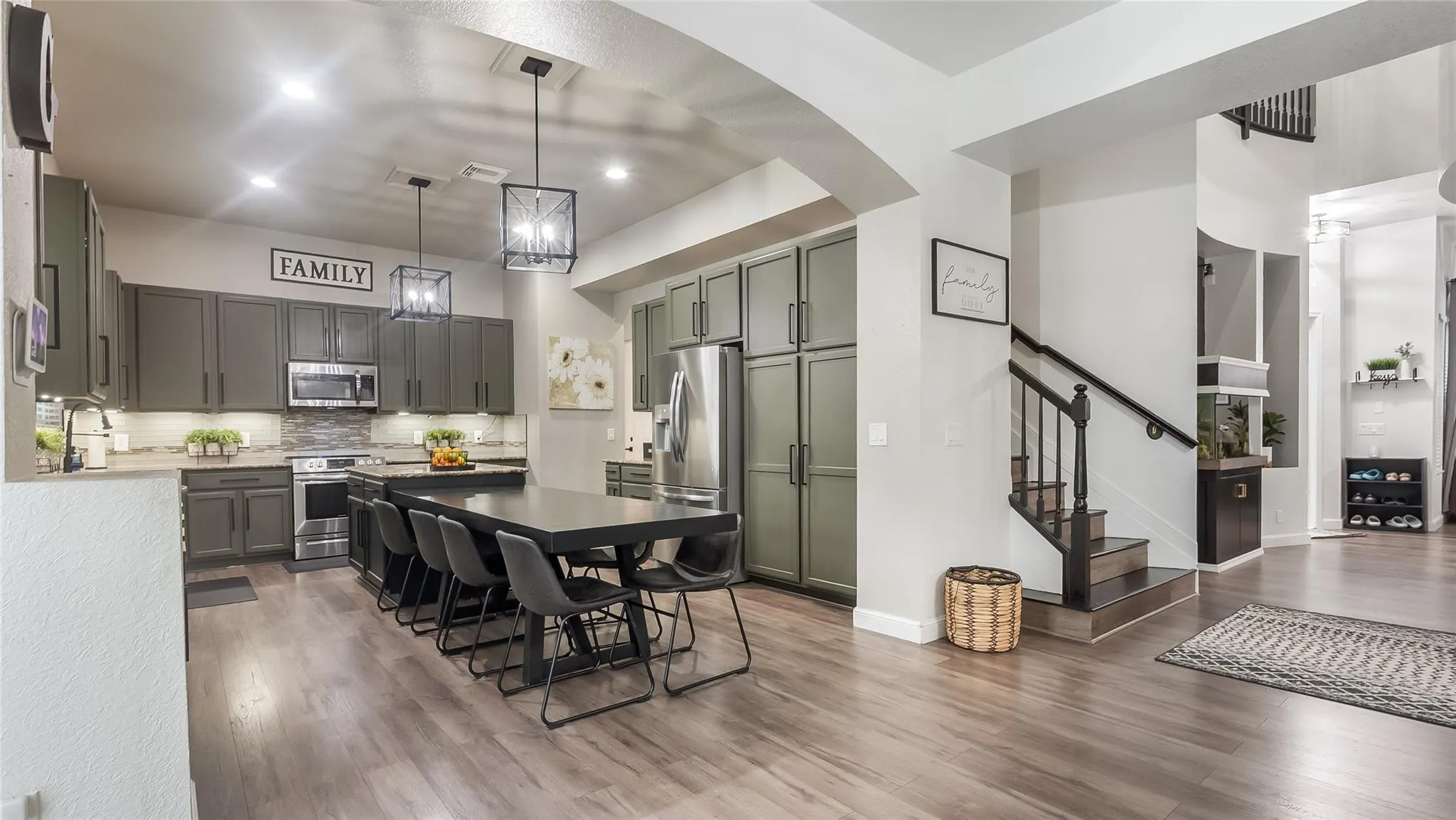 556 Cresta Cir