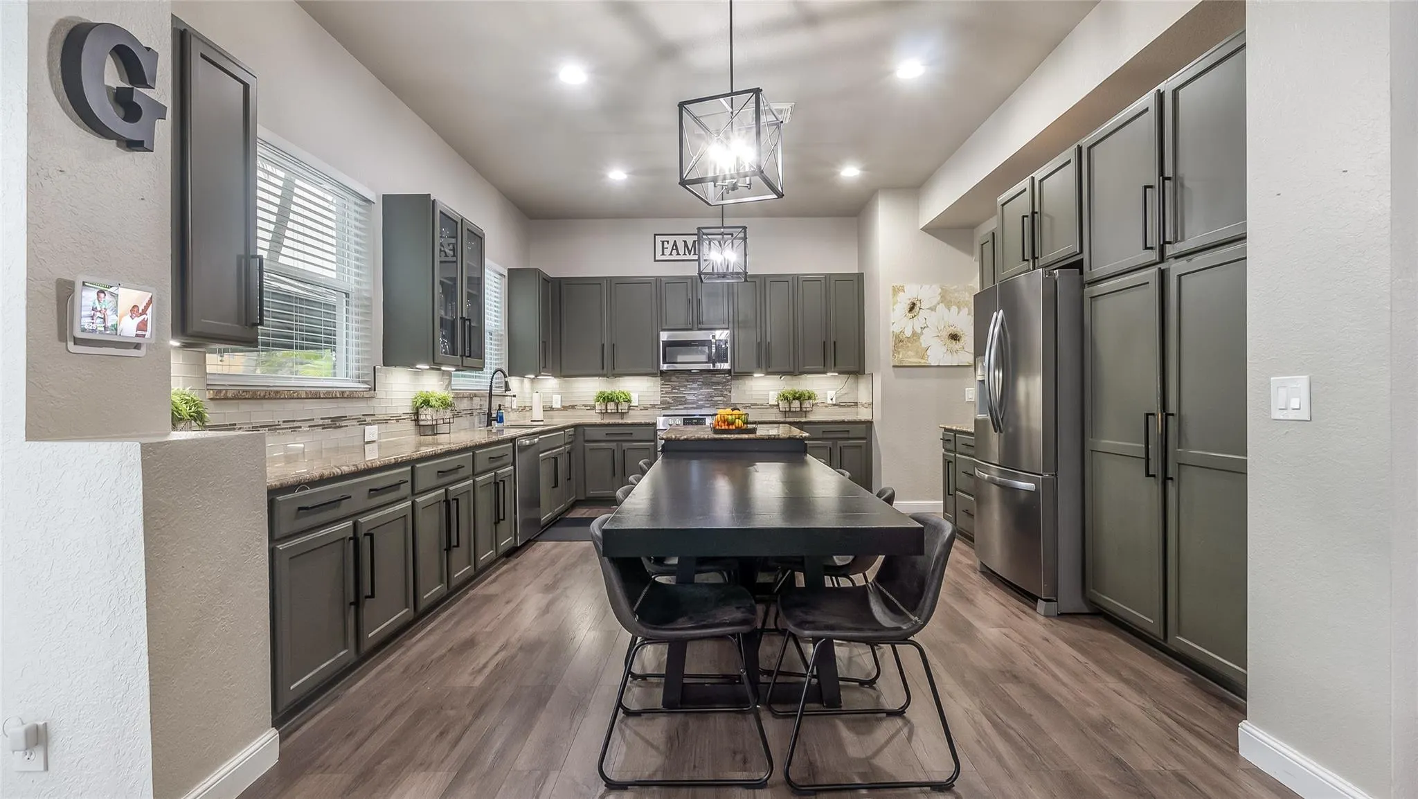 556 Cresta Cir