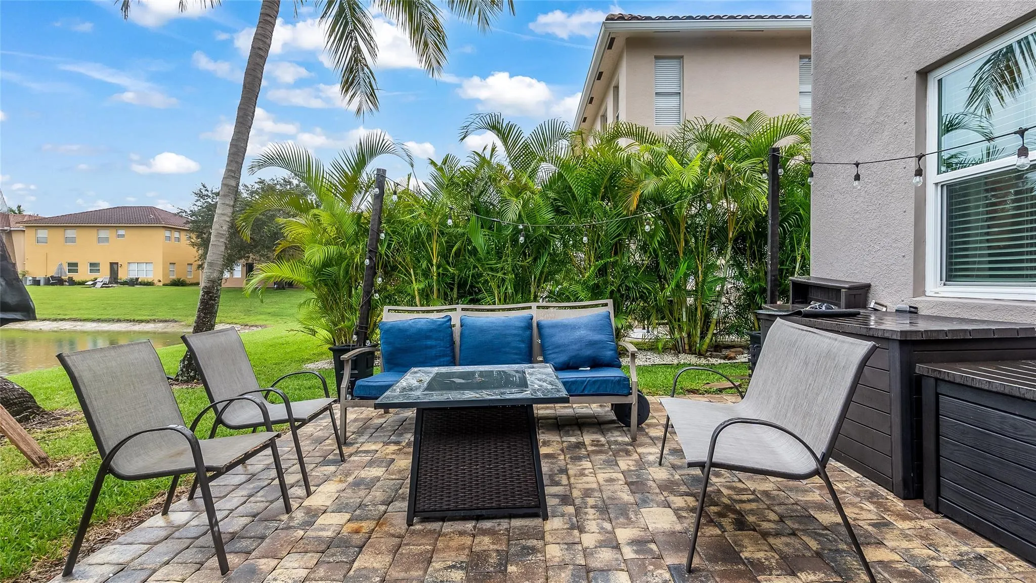 556 Cresta Cir